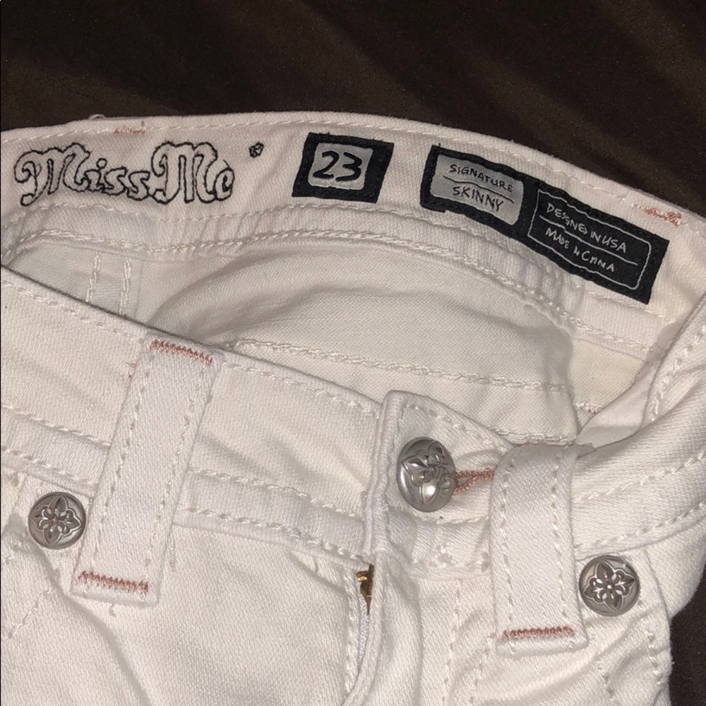 Signature Skinny Miss Me Jeans (White)